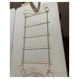 METAL WALL MOUNT TOWEL HOLDER