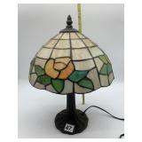 SM. FLOWER PATTERN DESK LAMP W/ METAL BASE LEADED