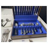 ONEIDA FLATWARE SERVICE FOR 12