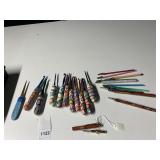 DECORATIVE HANDLED CROCHET HOOKS, CLIPS, HEM