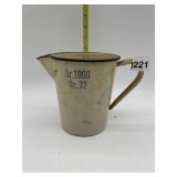 ENAMELED METAL 1 QT MEASURING CUP