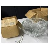 PUNCH BOWL, 18 CUPS, PLASTIC LADLE