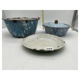 VINTAGE ENAMELWARE SET DOES HAVE SOME DAMAGE