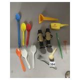 MR. PEANUT SALT AND PEPPER SHAKERS ONE HAS HOLE