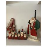 CARVED AND PAINTED WOODEN SANTA CLAUS FIGURE IN