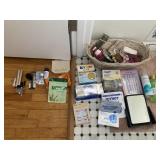MIXED LOT OF PERSONAL CARE AND COSMETIC ITEMS