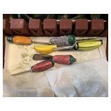 WOOD SILVERWARE CHEST, SPREADING KNIVES, AMBER