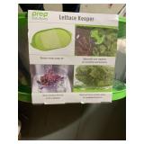 GREEN AND WHITE PLASTIC LETTUCE KEEPER CONTAINER