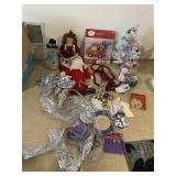 ASSORTED CHRISTMAS DECORATIONS INCLUDING FABRIC