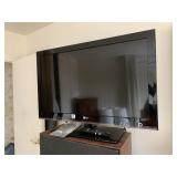 37" FLAT SCREEN LG TV WITH NEW UNIVERSAL REMOTE,