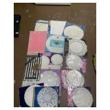ASSORTED PAPER DOILIES IN WHITE, CREAM, AND PINK,