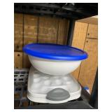 WHITE PLASTIC ICE CUBE TRAY WITH GRAY RUBBER