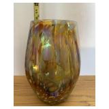 ART GLASS VASE IN AMBER WITH IRIDESCENT FINISH