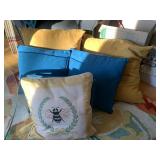 GROUP OF FOUR DECORATIVE THROW PILLOWS IN VARIOUS