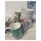FIVE CERAMIC MUGS IN WHITE, PINK, AND TURQUOISE