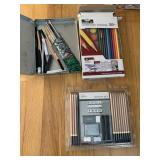 ART SUPPLIES LOT COMPRISING DERWENT METAL TIN