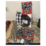 COLLECTION OF CHRISTMAS DECORATIVE ITEMS