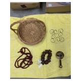 GROUP LOT INCLUDING WOVEN WICKER BASKET WITH