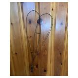 WIRE SNARE OR TRAP WITH LOOPED METAL CABLE,