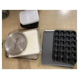 MIXED LOT OF BAKEWARE INCLUDING ALUMINUM LIDDED