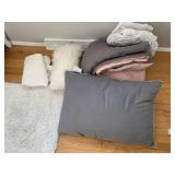 COLLECTION OF BEDDING ITEMS INCLUDING GRAY FLAT
