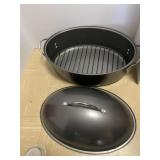 OVAL ROASTING PAN WITH LID IN DARK GRAY OR BLACK