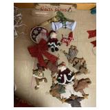 COLLECTION OF CHRISTMAS DECORATIONS INCLUDING