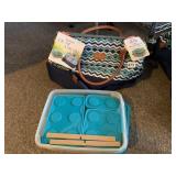 PICNIC SACHEL W/ FOOD STORAGE CONTAINERS