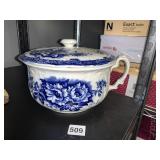 COLONIAL POTTERY BLUE/WHITE CHAMBER POT W/ LID