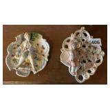 2 WALL PLAQUES