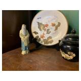 ASIAN CERAMICS - CRACKLE PLATE W/ BERRY LEAF