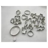METAL COOKIE CUTTERS, ASSORTED SHAPES, HEART,