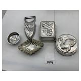 METAL VEGETABLE PEELER, SINK STRAINER, GRAPE