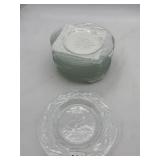 18 PRESSED GLASS PLATES W/ CHRISTMAS TREE PATTERN.