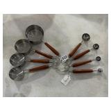 SS MEASURING CUPS AND SPOONS, WOODEN HANDLES.