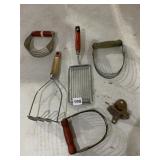 VINTAGE KITCHEN GADGETS, WOOD HANDLE PASTRY