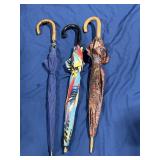 ASSORTED UMBRELLAS W/ CURVED HANDLES, MULTICOLOR