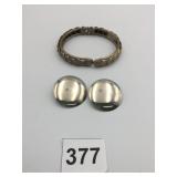 HINGED BRACELET LEAF DESIGN SILVER TONE BUTTON