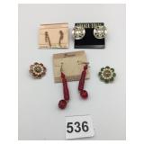 CARDED VINTAGE EARRINGS FLOWER PINS