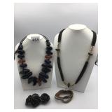 CHUNKY LUCITE NECKLACE SLIDING CLOSURE SILVER