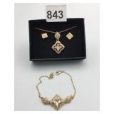 NECKLACE BRACELET EARRING SET BOXED GOLD TONE
