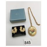 PENDANT PIN  NECKLACE FAUX PORCELAIN FLOWERS GOLD
