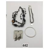 CARDED EARRINGS IMPULSE BLACK BEADED NECKLACE