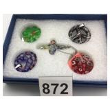PENDANT NECKLACE WITH INTERCHANGEABLE GLASS