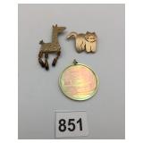 PINS GIRAFFE CAT HOLOGRAPHIC PENDANT LOOKS LIKE
