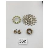 CIRCLE PEARL GREEN RHINESTONE TWO PEARLS MISSING