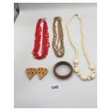 BEADED NECKLACES RED BEIGE PAIR OF BAKELITE SHOE