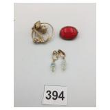RED CENTER PIN GOLD TONE SETTING DROP EARRINGS