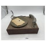 WILCOX GAY VTG RECORD PLAYER, MODEL 8F30, CRACKLE