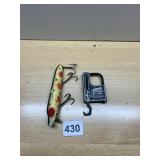VINTAGE FISHING LURE W/ MULTI-HOOKS, RED DOT